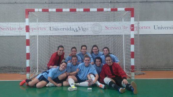 Los equipos de la UNIVERSIDAD de VIGO, dirigidos por los RedBlue Fran Fernández y Álex Castro, campeones gallegos de Fútbol Sala masculino y femenino