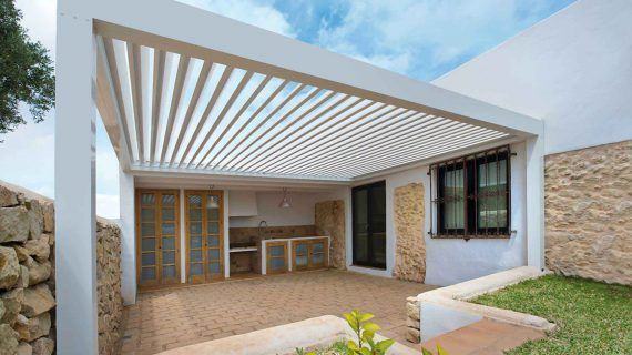 Cambia la decoración de tu terraza con una pérgola bioclimática