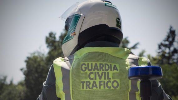 La Guardia Civil realiza una intensa vigilancia en la comarca del Deza, para detectar distracciones en la conduccion durante el fin de semana