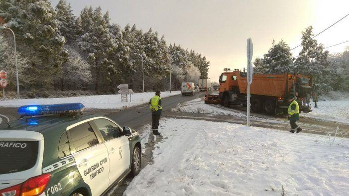 A neve e o xeo seguen a causar algúns problemas puntuais na circulación