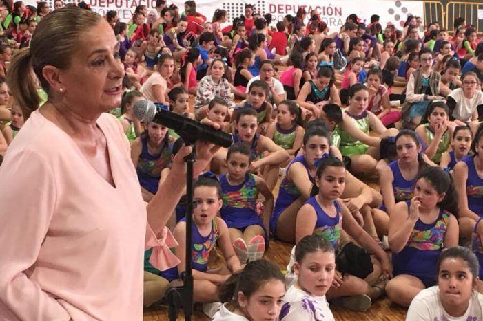 Carmela Silva anuncia que a Deputación ampliará as “Deporte Escolas” a maiores de 15 anos Carmela Silva anuncia que a Deputación ampliará as “Deporte Escolas” a maiores de 15 anos