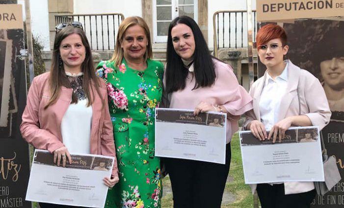 A pontevedresa Eva Fontáns e as viguesas Lucía Troncoso e Raquel Armán reciben os II Premios Sofía Novoa Ortiz