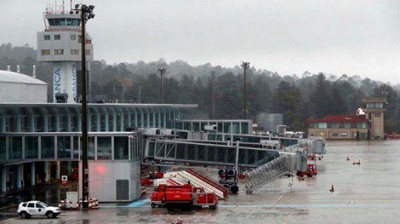 A Xunta pon todos os medios á disposición dos viaxeiros afectados polas cancelacións de voos no aeroporto vigués de Peinador