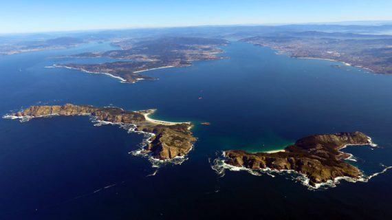 Urbano Lugrís e o Parque Nacional das Illas Atlánticas pechan o ciclo ‘Monumenta, andar con arte’ deste 2018