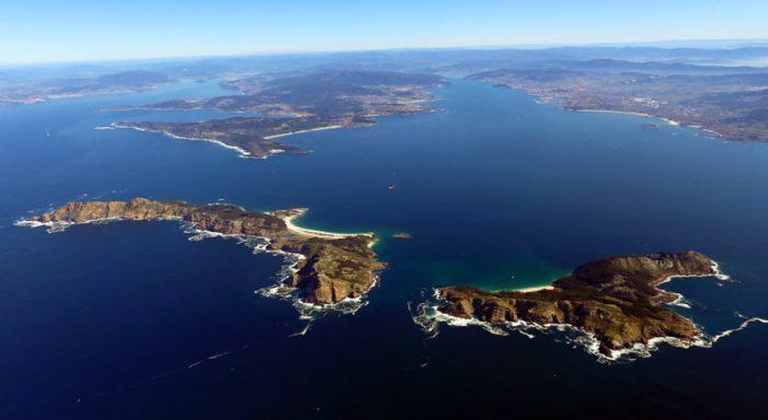 Urbano Lugrís e o Parque Nacional das Illas Atlánticas pechan o ciclo ‘Monumenta, andar con arte’ deste 2018 Urbano Lugrís e o Parque Nacional das Illas Atlánticas pechan o ciclo ‘Monumenta, andar con arte’ deste 2018