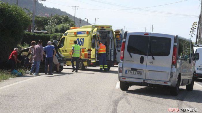 O accidente mortal no que se viron implicados dous vehículos esta mañá en Oia saldouse, ademais, con tres persoas feridas