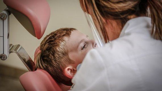 La ortodoncia invisible es cada vez más demandada por los adultos
