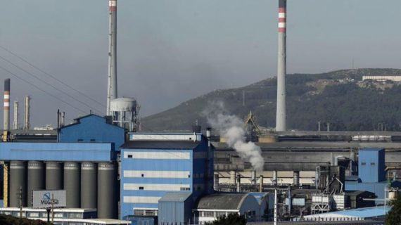 Senra cualifica de “chantaxe” o anuncio de peche de Alcoa e advirte “se marcha, que devolva os cartos”