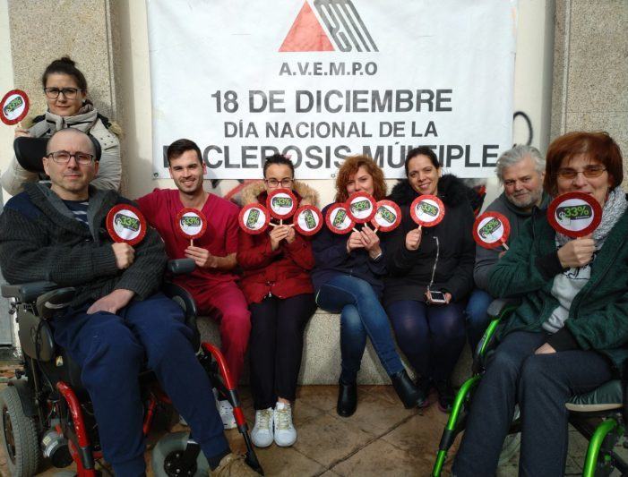 O ‘Nadal Bus’ de Vigo transfórmase no ‘ EMBus’ con motivo do Día Nacional da Esclerose Múltiple