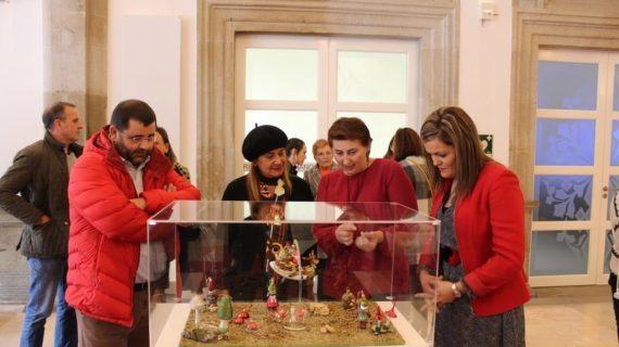 O Nadal chega á Deputación de Pontevedra cunha exposición baseada na artesanía e a diversidade europea que pecha a campaña “Somos historias”