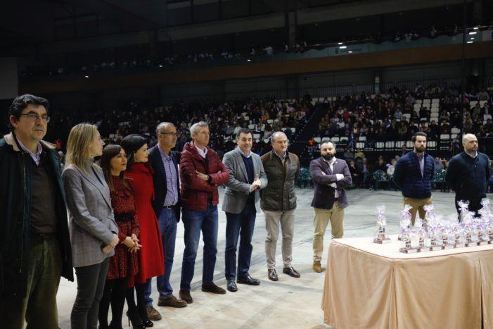 Fotos do vicepresidente da Xunta e o conselleiro de Cultura asistindo ao II Concurso de Rondallas en Vigo