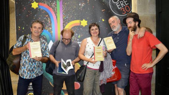 O Grupo Chévere antes de que represente EROSKI PARAÍSO estara na Libraría Cartabón