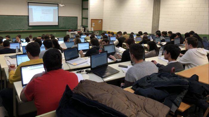 Máis de 200 estudantes copan as prazas dun curso sobre o programa MatLab