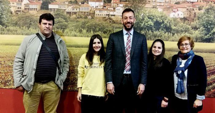 O alcalde de Tui e a concelleira de Educación recibiron esta mañá ás alumnas do IES Indalecio Pérez Tizón que participaron no programa Erasmus+