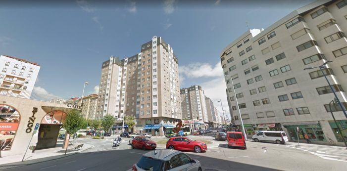 Un individuo saca a la fuerza una joven de un turismo en la avenida Florida de Vigo Un individuo saca a la fuerza una joven de un turismo en la avenida Florida de Vigo