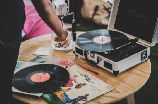 El tocadiscos, la opción perfecta para escuchar la mejor música