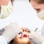 Cómo escoger una clínica dental para un tratamiento de implantes dentales