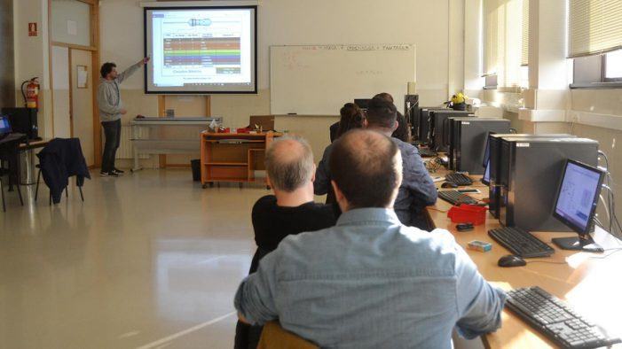 Un taller achega ao alumnado aos múltiples ámbitos de uso dos microcontroladores