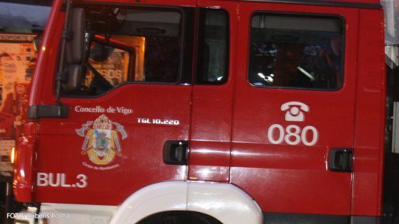 Intervienen en un incendio en el cuadro eléctrico de una vivienda en la calle Fisterra Intervienen en un incendio en el cuadro eléctrico de una vivienda en la calle Fisterra