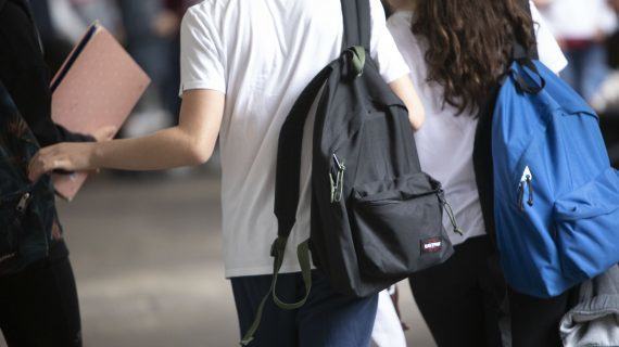La tasa de abandono escolar en España alcanza su nivel más bajo desde que se tienen datos