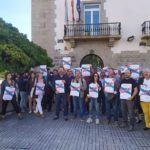 Concentración contra a negativa do Ministerio a premiar traballos universitarios en galego