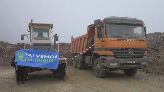 Salvemos O Iribio precinta as máquinas de Fergo Galicia Vento instando á Xunta a paralizar as obras