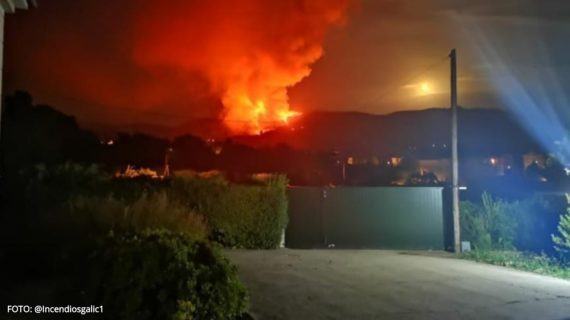 Cinco lumes activos calcinan Galicia