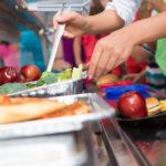 Advirten exceso de hidratos e carne nos menús escolares
