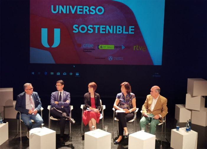 As profesoras África González, Beatriz Comendador e Lola Dopico participan na segunda tempada de ‘Universo Sostenible’ que emite TVE2