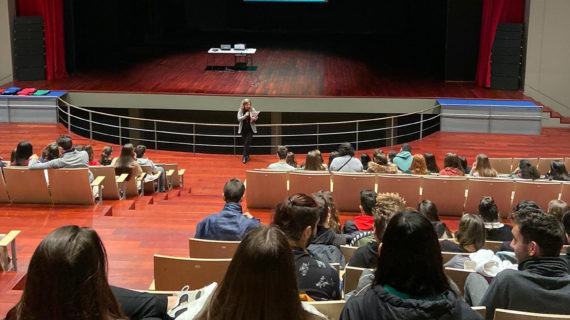 A Universidade dáse a coñecer entre máis de 300 estudantes do Salnés nas Xornadas comarcais de orientación