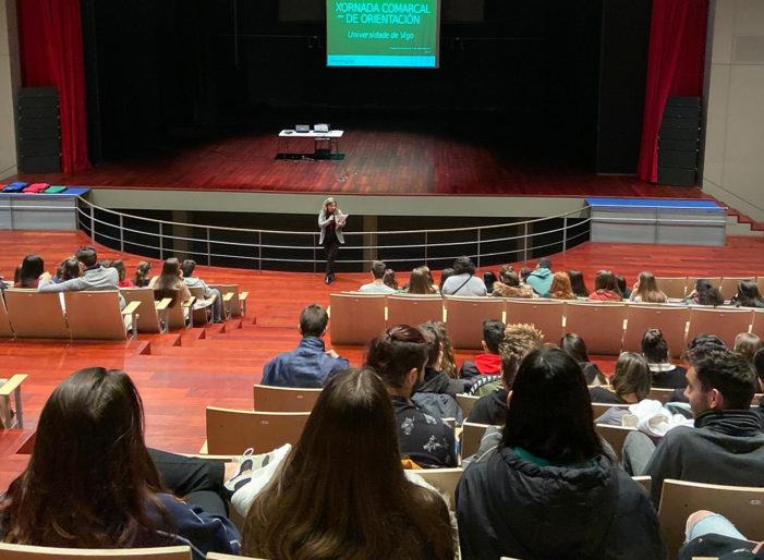 A Universidade dáse a coñecer entre máis de 300 estudantes do Salnés nas Xornadas comarcais de orientación