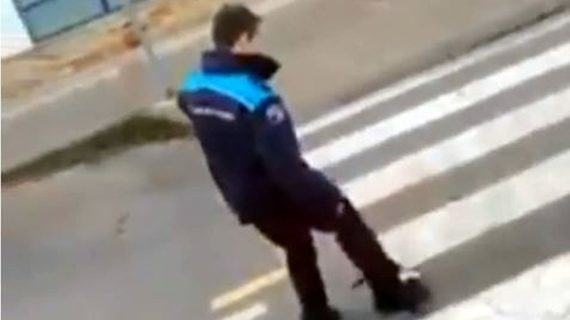 PACMA denuncia al policía de Pontedeume que pateó a un gatito