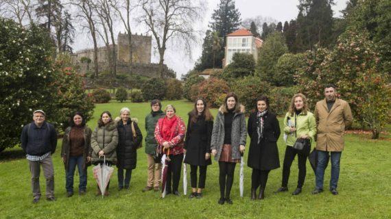 A Deputación promociona a Ruta da Camelia cunha visita guiada aos xardíns do castelo de Soutomaior