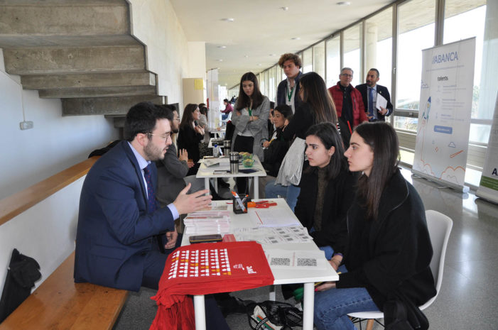 As principais consultoras e despachos de avogados do país buscan novos talentos no campus