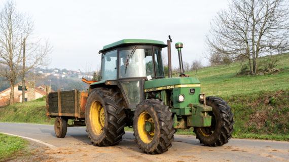 Unha persoa foi atropelada polo mesmo tractor que manexaba en Mondariz