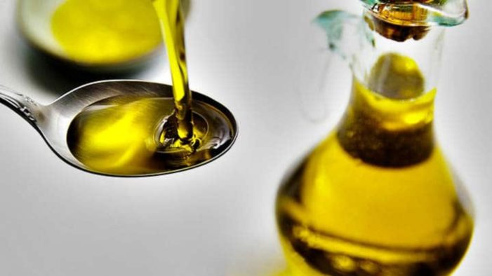Planas anuncia un paquete de medidas para asegurar la viabilidad y el futuro del sector del aceite de oliva