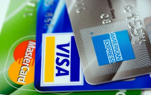 No endeudarse más de la cuenta con tarjetas y préstamos, vital en momentos de crisis económica