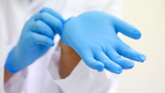 El Gobierno distribuye más 5 millones de guantes solicitados por las comunidades autónomas en el Consejo Interterritorial de Salud