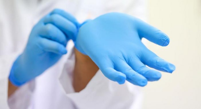 El Gobierno distribuye más 5 millones de guantes solicitados por las comunidades autónomas en el Consejo Interterritorial de Salud