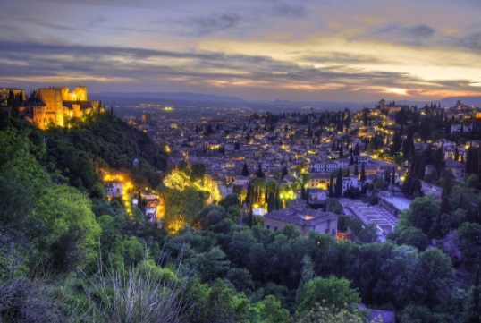 Las visitas guiadas por Granada te invitan a conocer cada rincón de la ciudad