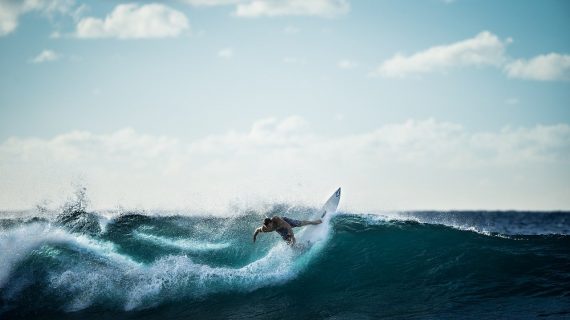 Aprende a hacer surf en el mejor país para hacerlo, España