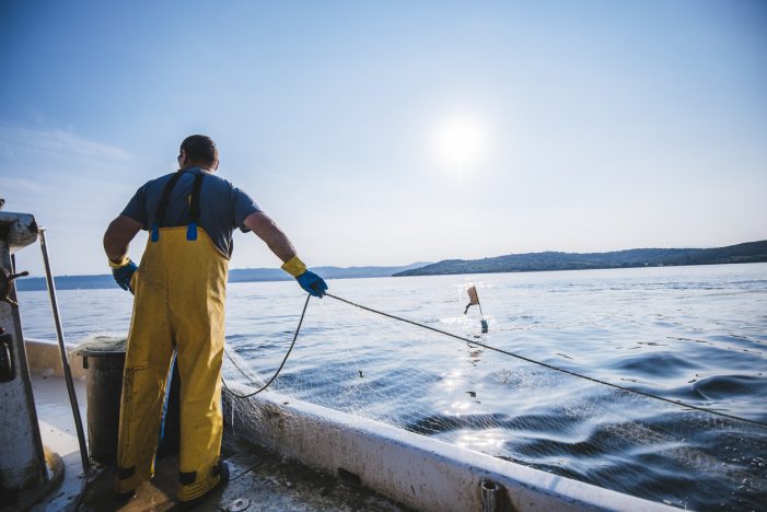 La Consellería del Mar convoca tres nuevos cursos de marinero pescador en la modalidad en línea