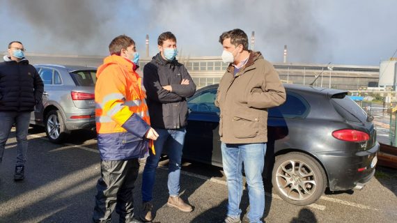 Unidas Podemos exixe a readmisión da compañeira de Alu Ibérica despedida polo Grupo Riesgo e pide unha intervención temporal da factoría