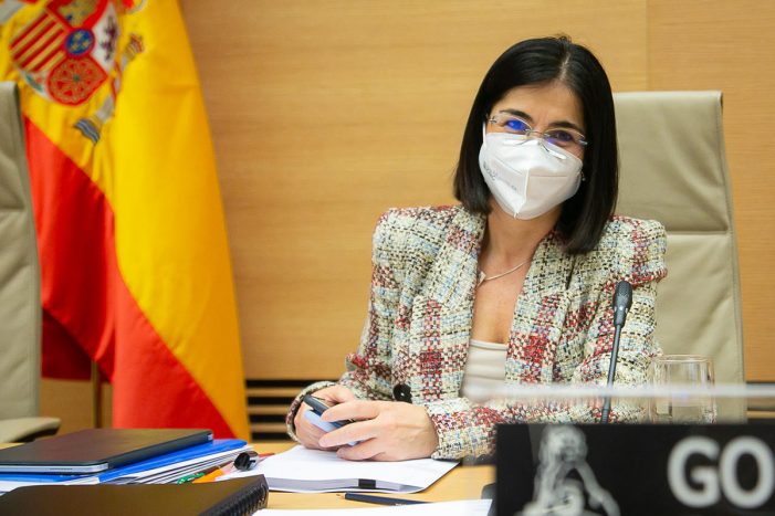 Carolina Darias: “Nadie que quiera vacunarse en España se quedará sin vacunar”