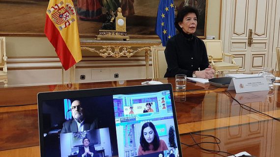 Celaá pide a las administraciones que sumen esfuerzos para afrontar los desafíos del sistema educativo
