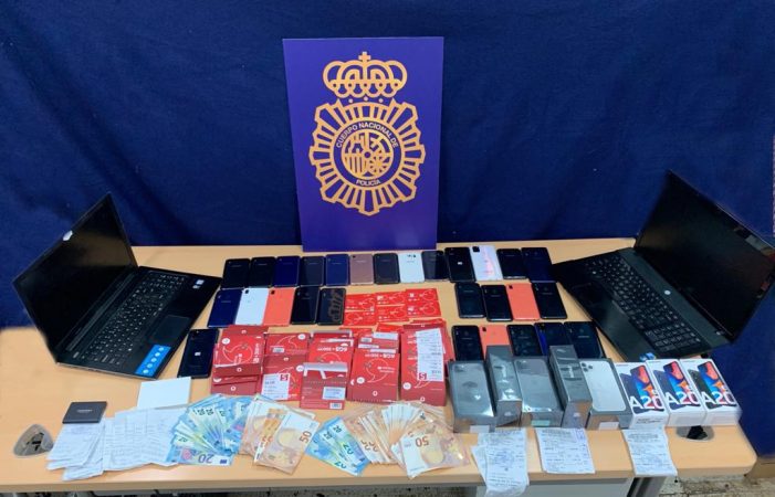 La Policía Nacional detiene a un hombre que obtuvo datos de más de 4.000 tarjetas bancarias usando el método smishing