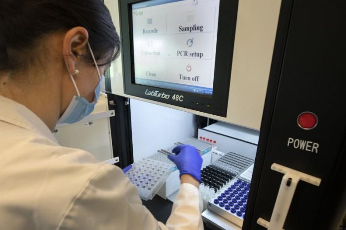 O Servizo Galego de Saúde realizará un cribado a todos os profesionais realizando PCR en saliva