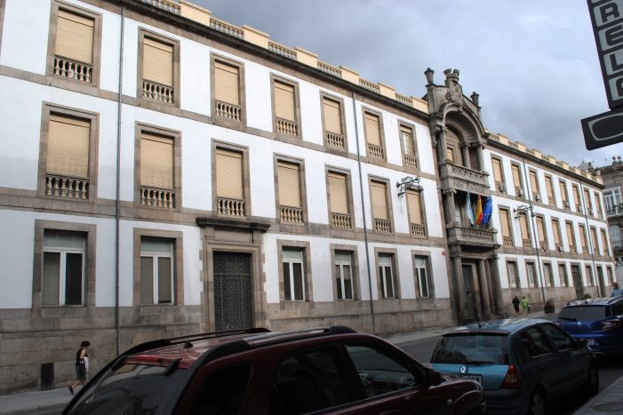 Un Juzgado ordena investigar un posible delito de prevaricación en la Diputación de Ourense por la compra de mobiliario urbano en 2011 Un Juzgado ordena investigar un posible delito de prevaricación en la Diputación de Ourense por la compra de mobiliario urbano en 2011
