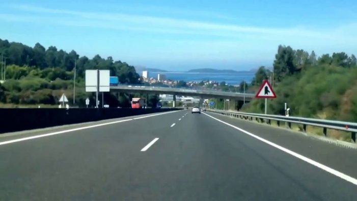 Dous accidentes en cadea sáldanse con tres persoas feridas en Vigo, na VG-20 Dous accidentes en cadea sáldanse con tres persoas feridas en Vigo, na VG-20