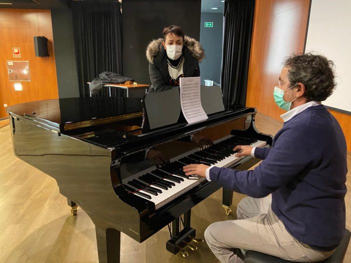 O Concello de Nigrán adquire un piano de cola para poder ofrecer este novo aprendizaxe na actividade de música
